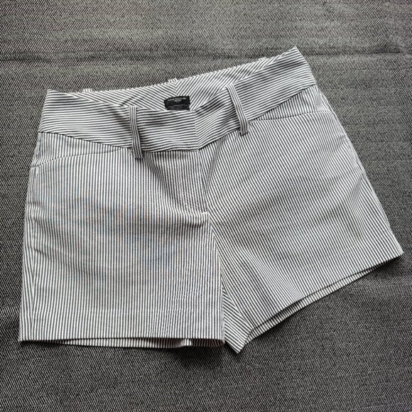 Striped Seersucker Shorts 4P - Picture 5 of 16